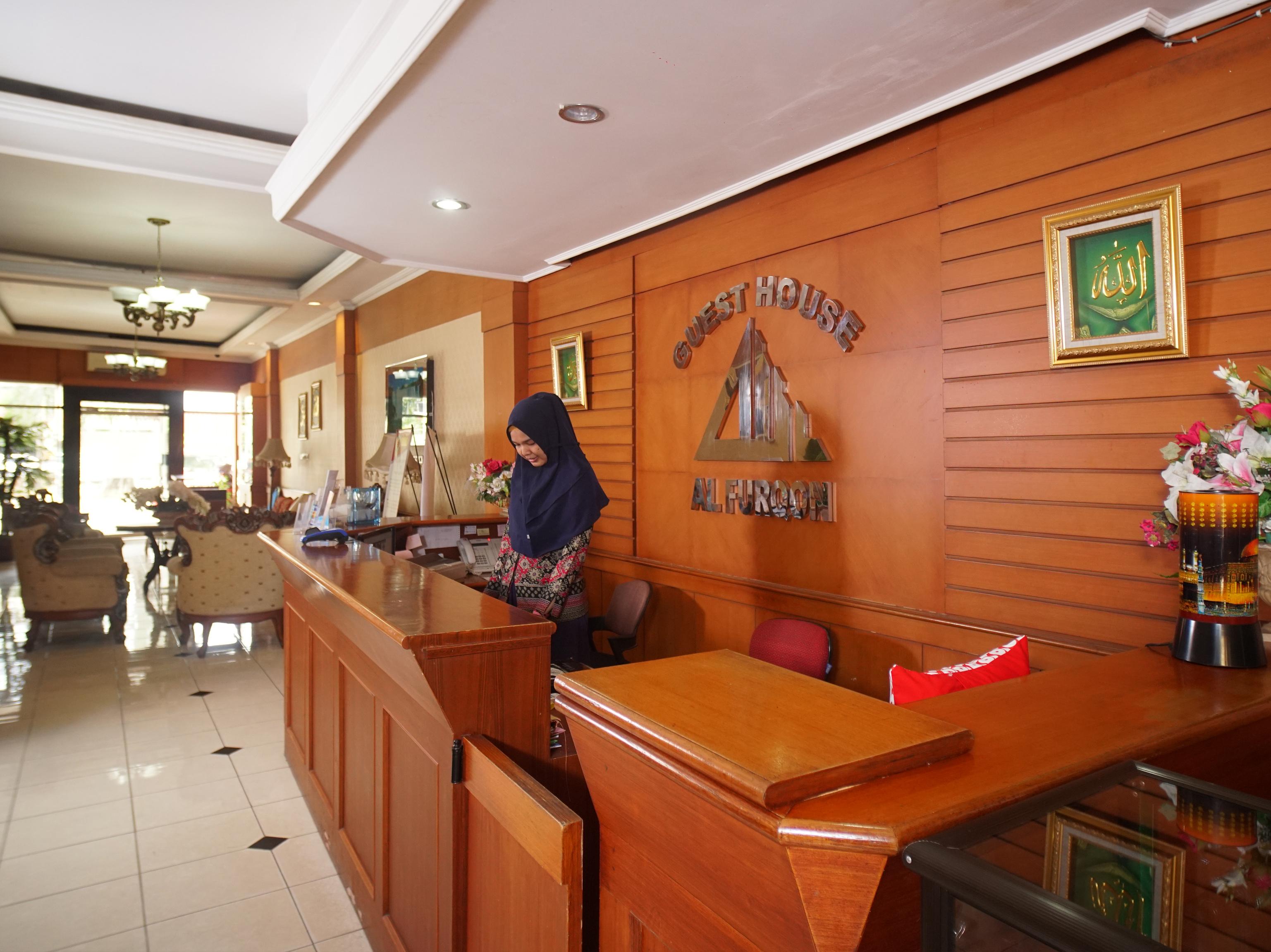 Capital O 142 Hotel Al Furqon Syariah Palembang Dış mekan fotoğraf