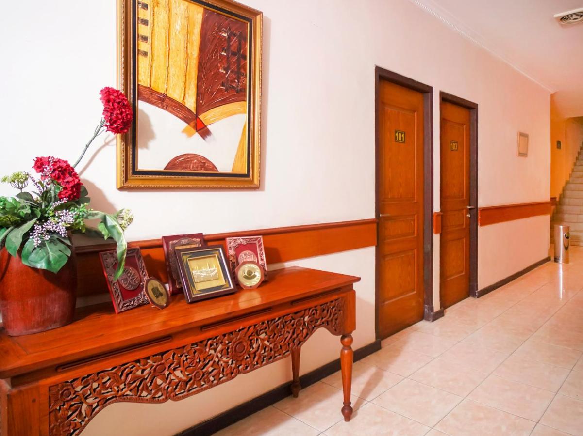 Capital O 142 Hotel Al Furqon Syariah Palembang Dış mekan fotoğraf