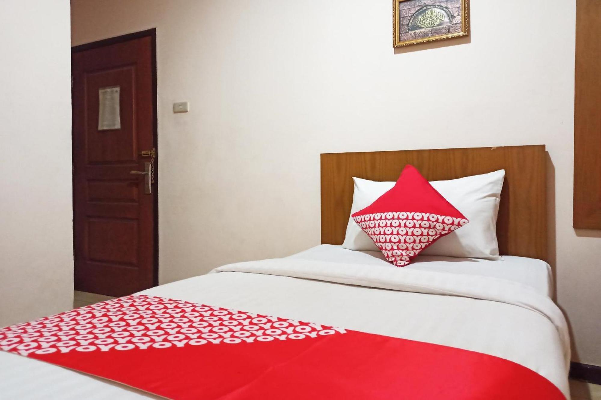 Capital O 142 Hotel Al Furqon Syariah Palembang Dış mekan fotoğraf
