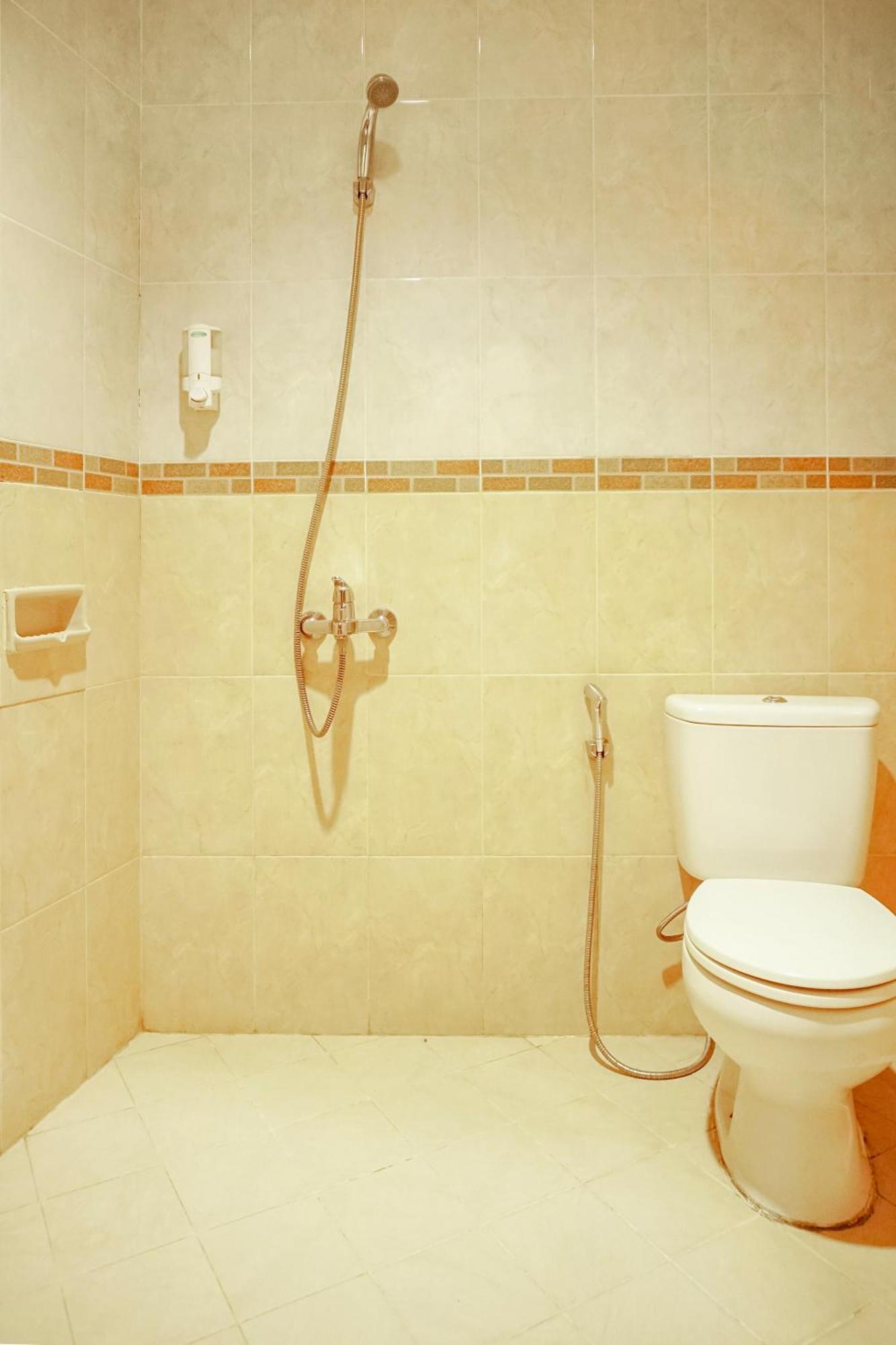 Capital O 142 Hotel Al Furqon Syariah Palembang Dış mekan fotoğraf