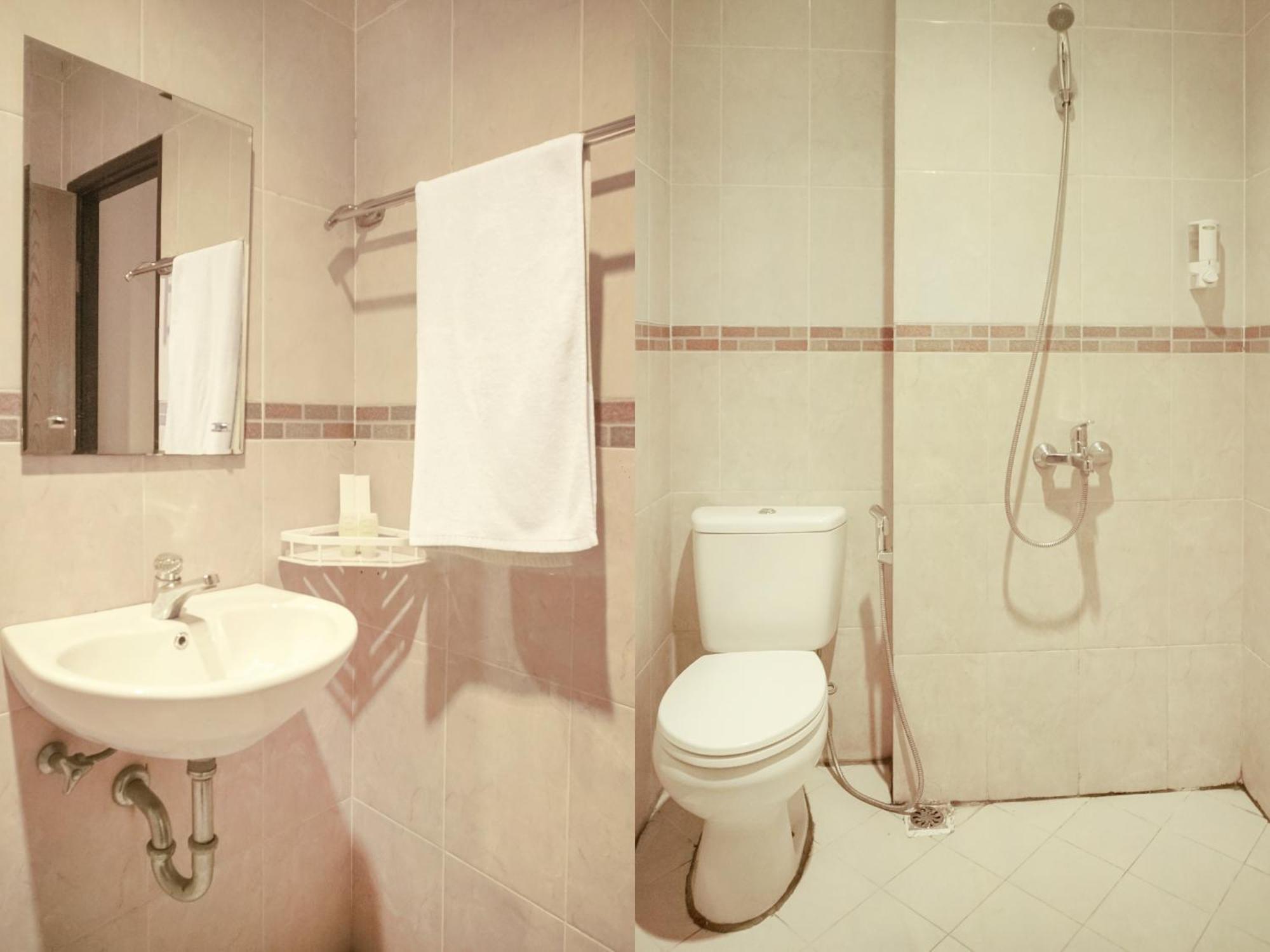 Capital O 142 Hotel Al Furqon Syariah Palembang Dış mekan fotoğraf