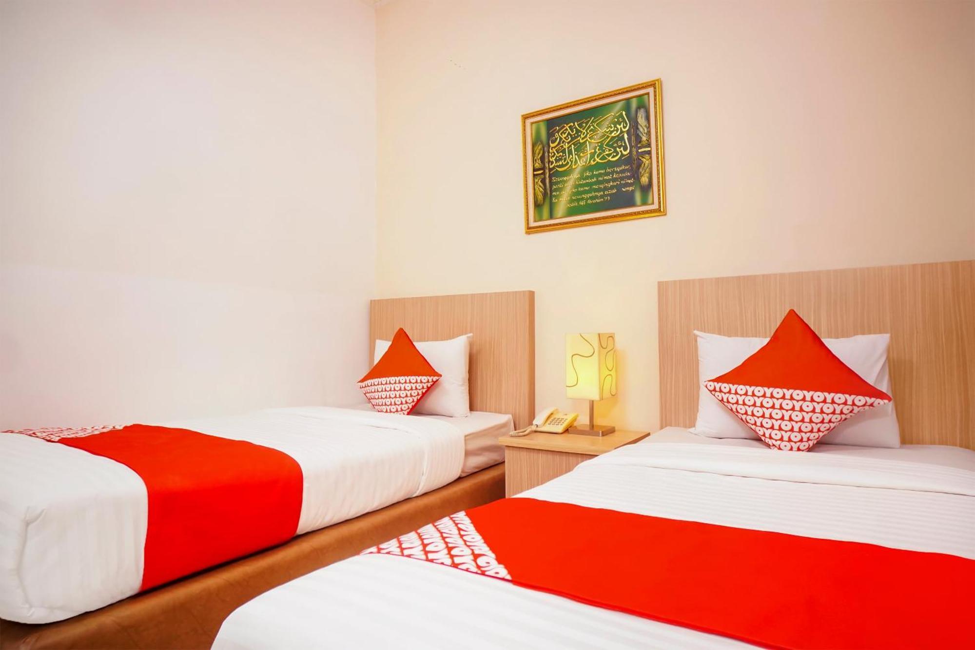 Capital O 142 Hotel Al Furqon Syariah Palembang Dış mekan fotoğraf