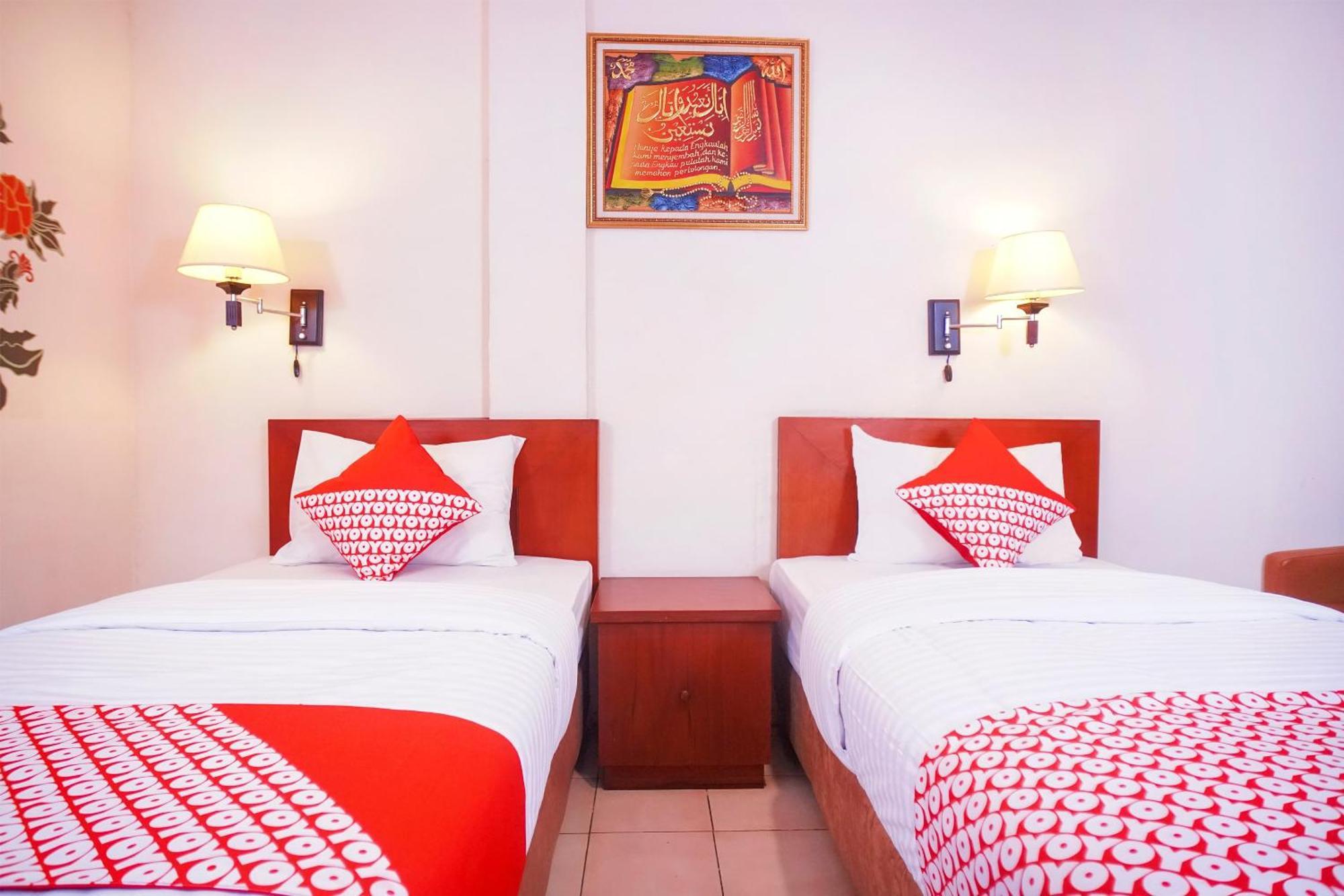 Capital O 142 Hotel Al Furqon Syariah Palembang Dış mekan fotoğraf