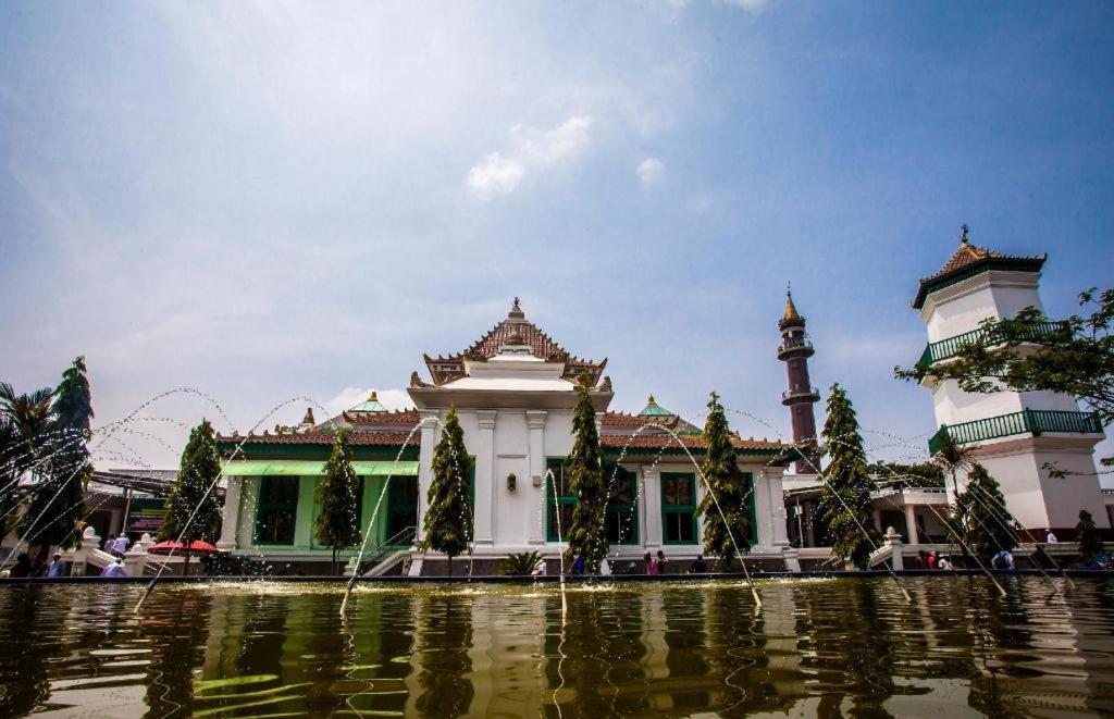 Capital O 142 Hotel Al Furqon Syariah Palembang Dış mekan fotoğraf